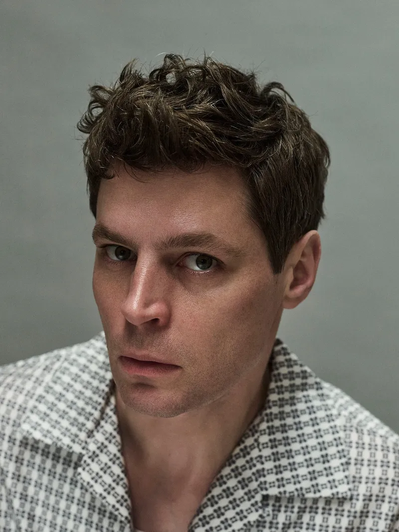 Adrian, Model im Herren-Board von THE NAME Management — Sedcard-Porträt