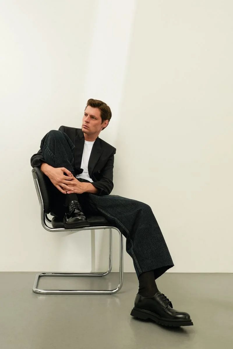 Adrian — Portfolioaufnahme 4 von 32